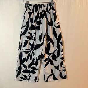Wide leg pattern pants